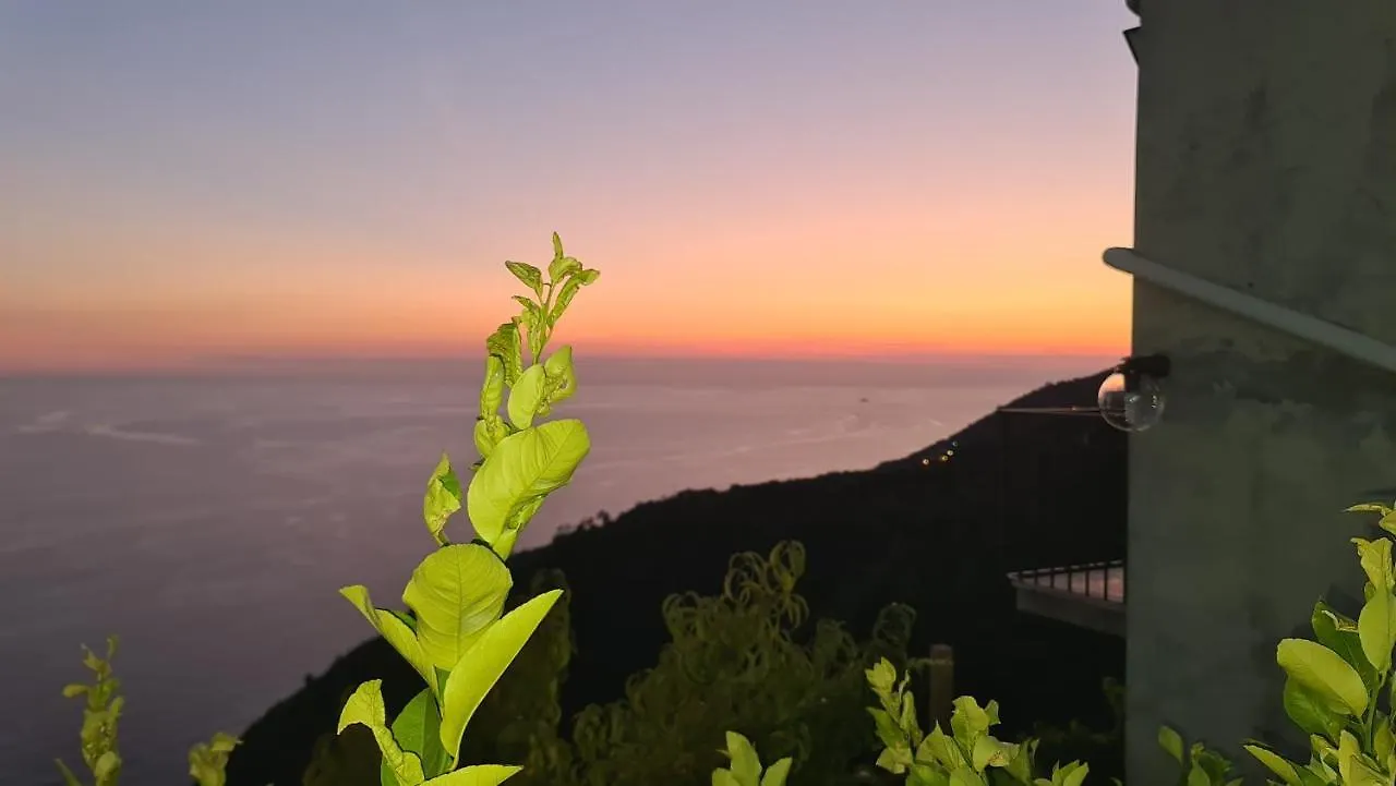 Sunset - Homy 5 Terre Retreat Apartment Biassa